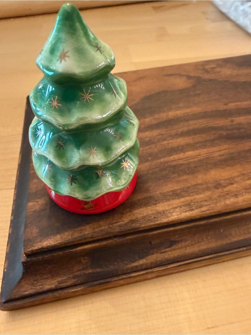 Nora Fleming Green Ceramic Christmas Tree Holiday mini - Red Base